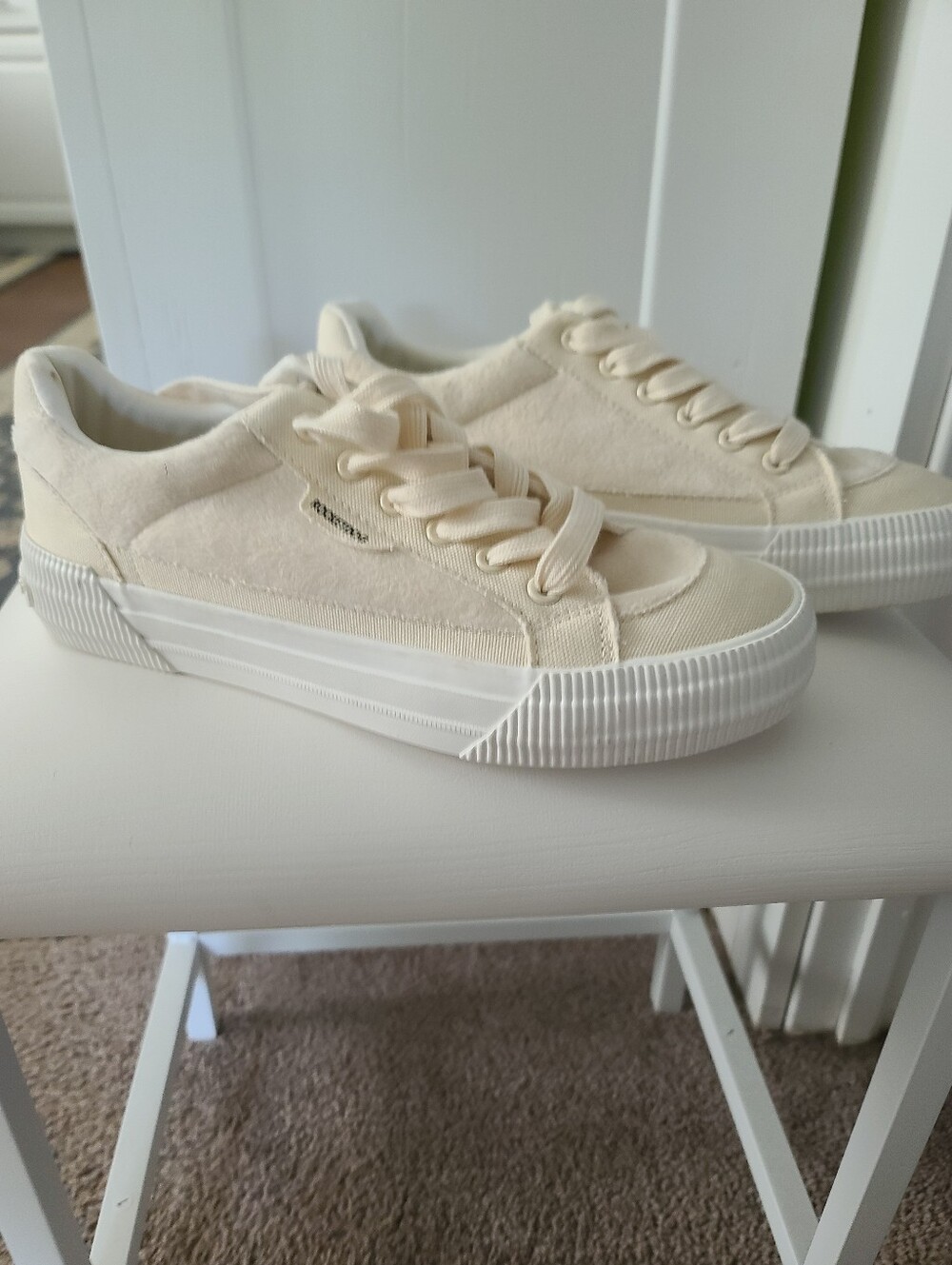 NEW ROCKET DOG-Cream Ivory Canvas Low Top Sneakers Size 10